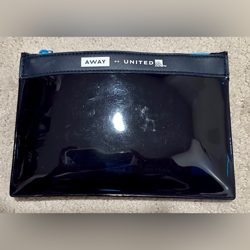 New Without Tag Away United Polaris Amenities Kit, Dark Blue.
